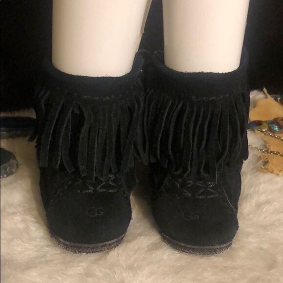 Ugg fringe bootie 2 (2100) - Picture 3 of 7